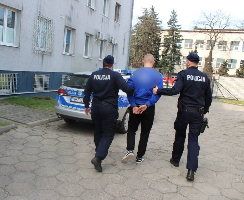 Policja zatrzymała pięcioro 19-letnich mieszkańców powiatu łowickiego [ZDJĘCIA]