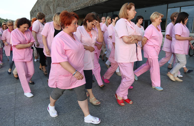 Strajkujące pielęgniarki w Centrum Zdrowia Dziecka.