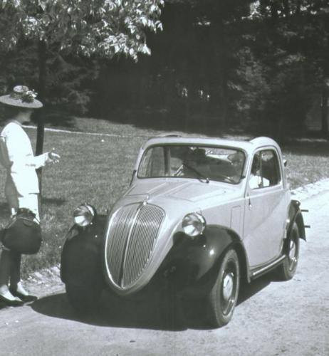 Fot. Fiat: Fiat Topolino mógł pędzić z prędkością 85 km/h i zużywał średnio 6 l benzyny na 100 km. Duże, jak na wymiary samochodu, piętnastocalowe koła