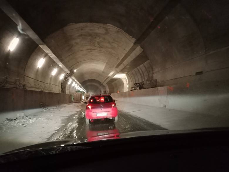 Budowany od 4 lat tunel ekspresowej zakopianki (pod masywem Lubania Małego)czeka jeszcze na prace wykończeniowe, ale na dobrą sprawę już dziś można nim...