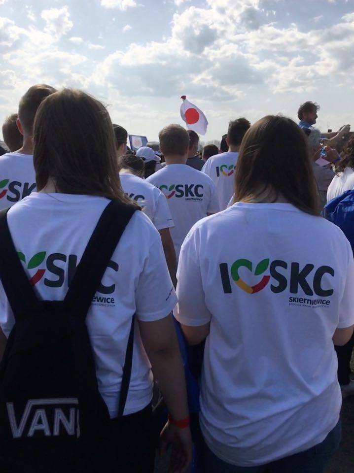Uczniowie SP nr 2 w Skierniewicach wzięli udział w Marszu Żywych w obozie w Oświęcimiu