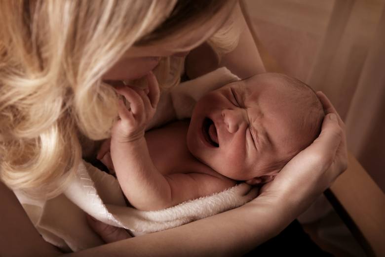 Czkawka u nowo narodzonego dziecka w jeszcze w ciąży stanowi jedno z licznych zjawisk towarzyszących jego normalnemu rozwojowi. Gdy jednak pojawia się