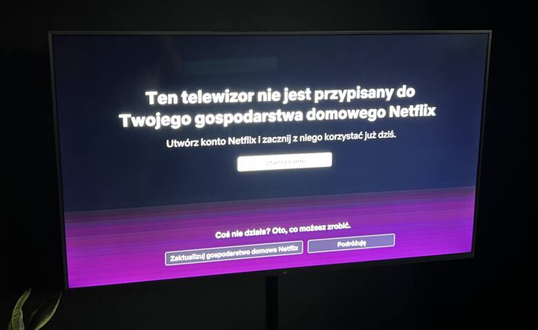 Komunikat Netflix na ekranie telewizora