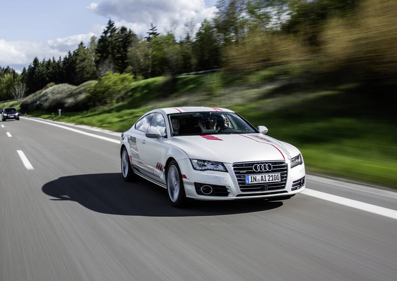 Audi A7 piloted driving conceptNajnowszy pojazd badawczy Audi A7 piloted driving concept zwany „Jack“, nie tylko nauczył się samodzielnie wykonywać różne