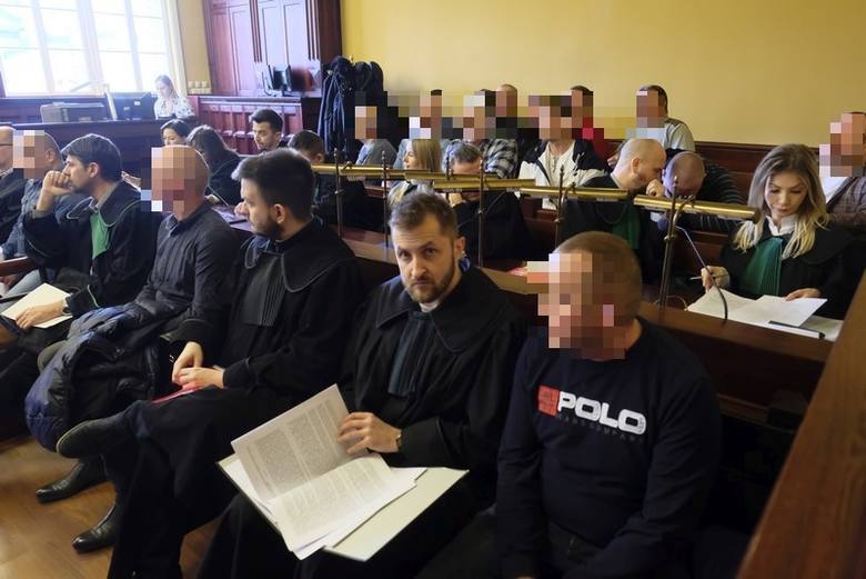 Na ławie oskarżonych w Toruniu zasiada łącznie 29 osób: Polacy i Ormianie.