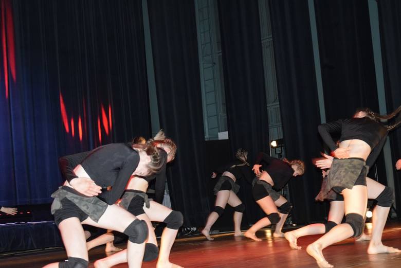 Studio Tańca Art Station obchodzi 10-lecie swojej działalności. Z tej okazji w Kinoteatrze Polonez odbył się koncert jubileuszowy – pokazy taneczne mistrzów i laureatów ogólnopolskich i międzynarodowych festiwali tanecznych.