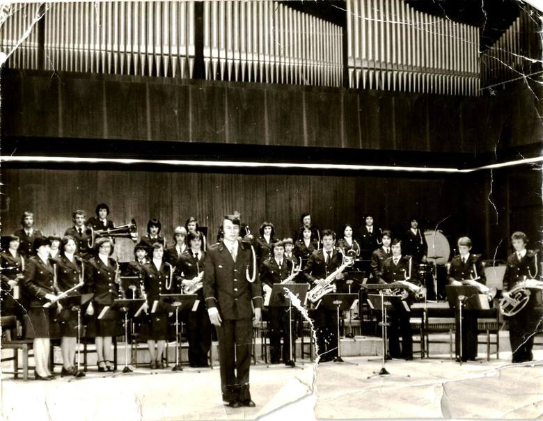Jerzy Zdanewicz (z lewej) był dumny, że to właśnie jego orkiestra zrobiła oprawę muzyczną pogrzebu mamy bł. ks. Jerzego Popiełuszki, na którym był m.in.