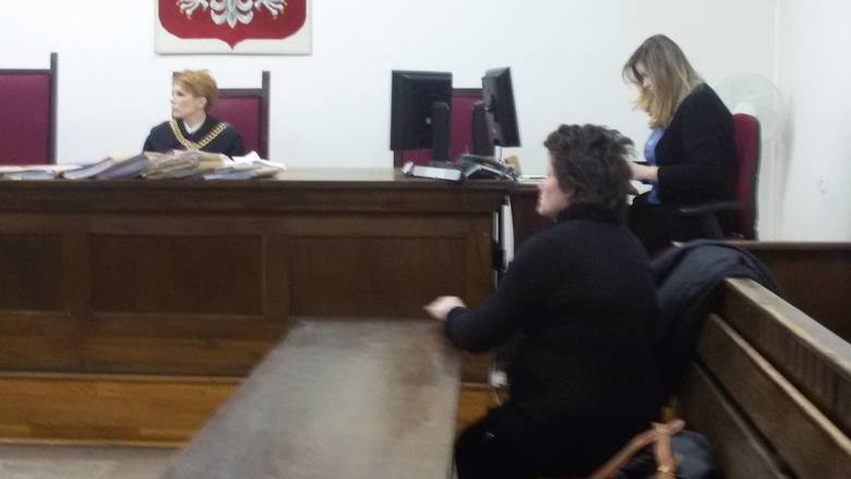 Matka wysłała córkę do burdelu! 16-letnia Kasia była prostututką. Dzisiaj w Wodzisławiu Śląskim. na rozprawie pojawiła się zarówno córka, jak i matka. Sąd zdecydował o wyłączeniu jawności rozprawy. Oskarżona źle się poczuła na sali rozpraw i została odwieziona do szpitala