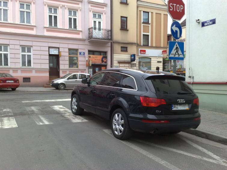 Nieprawidłowe parkowanie - zdjęcia z ulic miast