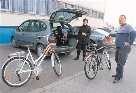 Państwo Mielczarkowie kupili rowery, bo mają zamiar zrzucić zbędne kilogramy i zaoszczędzić na paliwie.