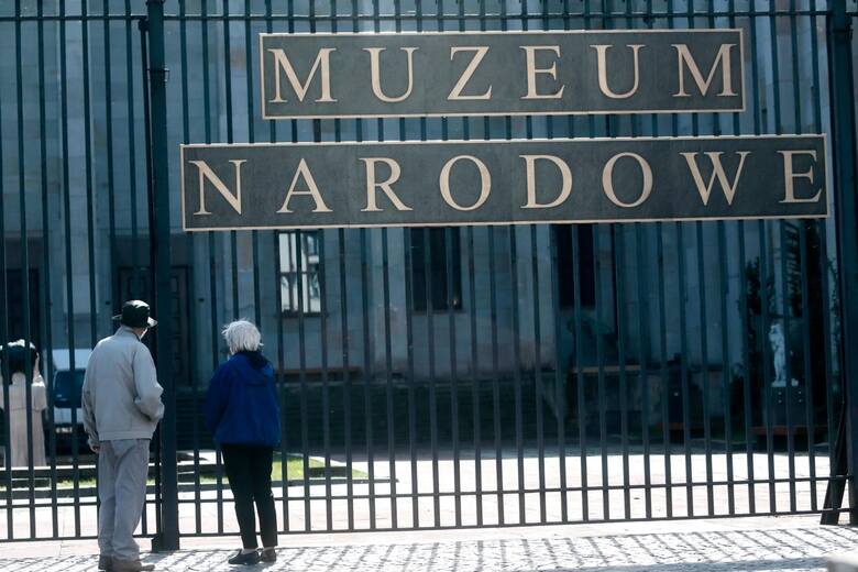 Wejście do Muzeum Narodowego w Warszawie
