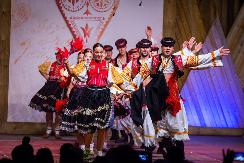 Śpiew, taniec, śleboda i złote ciupagi. Górale świata - znowu w Zakopanem. Rozpoczął się 52. Międzynarodowy Festiwal Folkloru Ziem Górskich