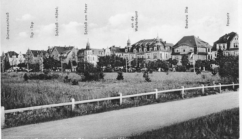 Pocztówka z lat dwudziestych XX wieku, na której widać (trzeci z prawej) dawny budynek pensjonatu wybudowanego pod koniec XIX wieku (dzisiejsza ulica Żeromskiego róg ul. Orkana) 