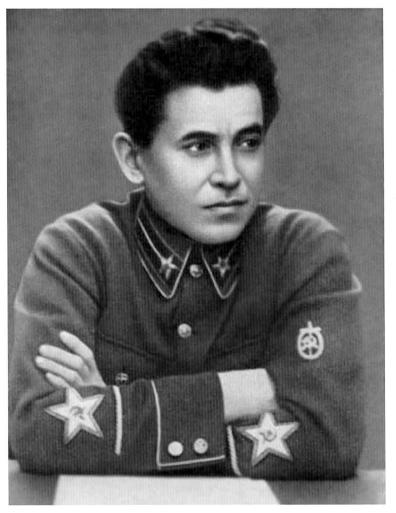 Nikołaj Iwanowicz Jeżow, szef NKWD w latach 1936-1938. Jego nazwisko było synonimem  terroru. W końcu zarzucono mu spisek na życie Stalina i rozstrz