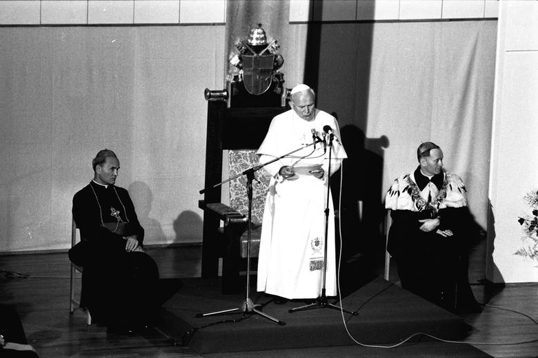 9 czerwca 1987 roku, Jan Paweł II na KUL. 