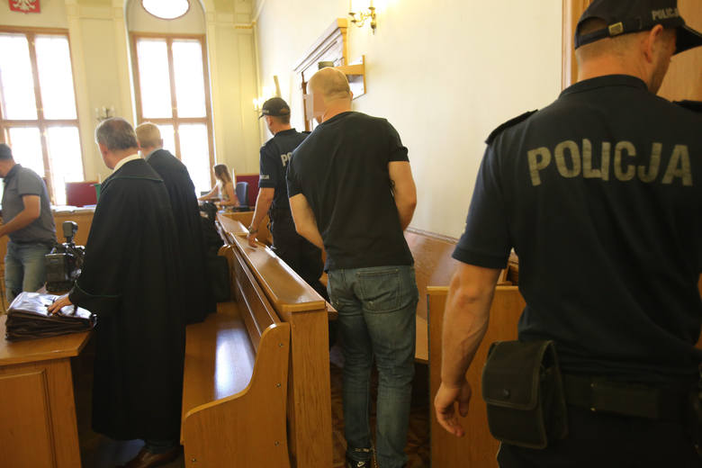 W Katowicach rozpoczął się proces w sprawie bójki w centrum miasta. W wyniku użycia noża zginął Dominik Koszowski, młody piłkarz GKS Katowice