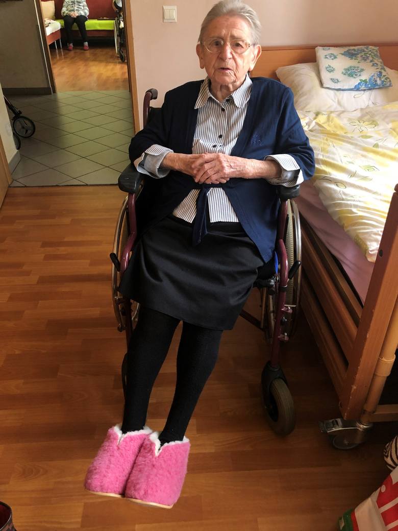 - Wszyscy pytają mnie, jak się czuję po chorobie. A przecież nic mi nie było! - mówi 103-letnia Teresa Wójcik, najstarsza Polka, która pokonała koronawirusa.