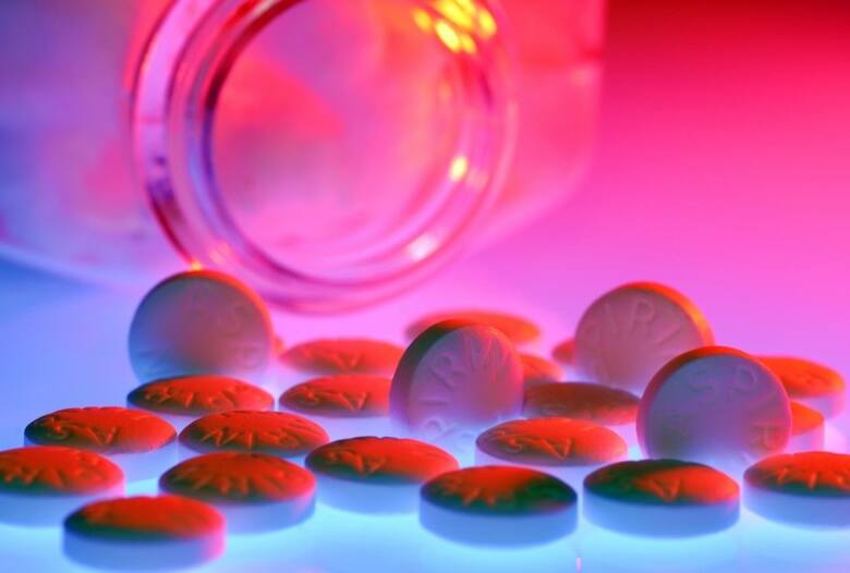 Musujące tabletki aspiryny można zastosować np. do czyszczenia różnych rzeczy lub udrażniania kanalizacji.