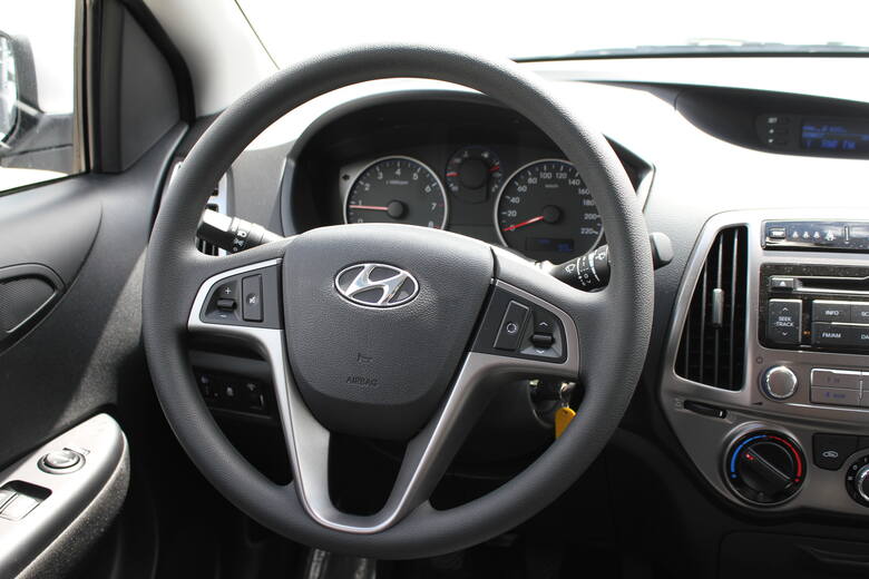 Hyundai i20 I (2008-2014) Gama silników to benzynowe 1.2 i 1.4 oraz wysokoprężne 1.1 (trzycylindrowy) i 1.4. Najpopularniejszy na rynku wtórnym jest