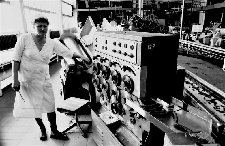 Produkcja masy cukierniczej w nowej „Pomorzance”, październik 1983 r.