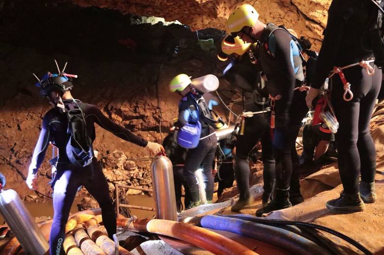 Tajlandia. Akcja ratunkowa w jaskini Tham Luang zakończona sukcesem. To był mecz o życie! [REPORTAŻ]