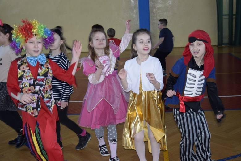W piątek, 22 lutego w hali OSiR w Skierniewicach odbył się Bal Karnawałowy dla Dzieci. Były tańce, zabawy, konkursy z nagrodami, pokazy iluzjonisty wybór króla i królowej balu i wiele innych atrakcji.