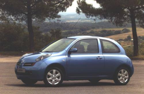 Fot. Nissan: Micra wydaje się nieco bardziej ekstrawagancka od Ypsilona. Uwagę zwracają szczególnie reflektory „wystające” z nadwozia.