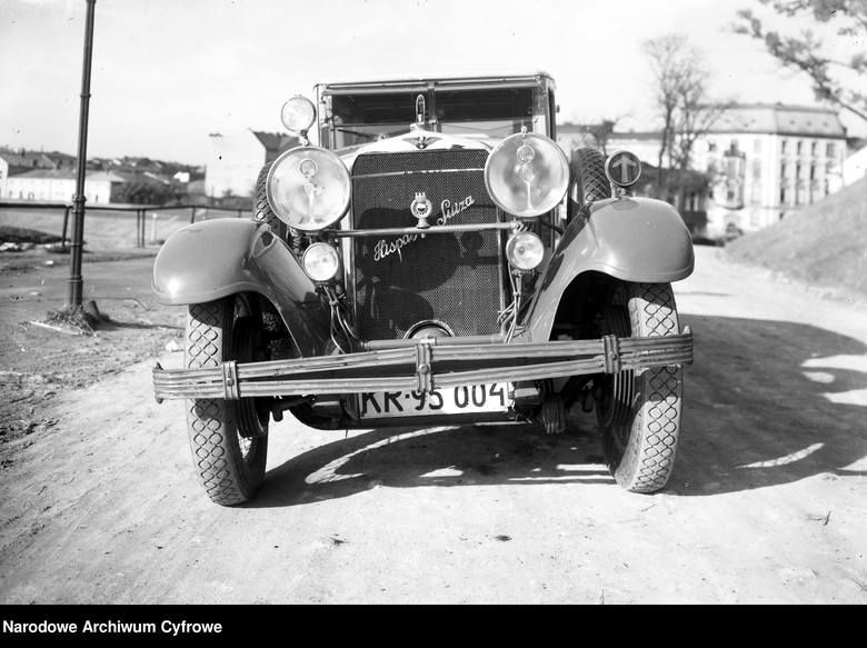 <strong>Hispano-Suiza T56 Bis 1933, 1935 rok</strong><br /> <br /> Hispano-Suiza – przedsiębiorstwo działające w branży lotniczej i motoryzacyjnej. Znany przedwojenny producent broni, silników i luksusowych samochodów. Na początku II wojny światowej firma wstrzymała produkcję silników samochodowych i...