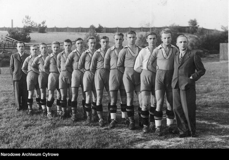 Chrzanów na archiwalnych fotografiach. Drużyna piłkarska Towarzystwa Sportowo-Oświatowego Fablok (lata 1936 - 1939)