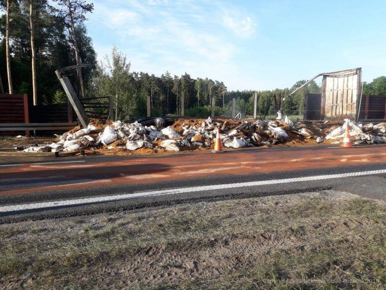 Pożar naczepy na autostradzie w miejscowości Wólka Łasiecka 