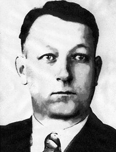 Aresztowany  we wrześniu 1939 r. przez gestapo, Karol Kopeć  razem z nauczycielami  z Gdyni i Wejherowa zginął w masowej egzekucji w lasach w Piaśnicy.
