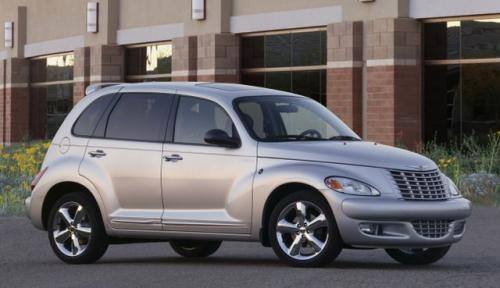 Fot. Chrysler: Dla nabywców poszukujących swojej odmienności przygotowano VW New Beetla i Chryslera PT Cruisera (na zdjęciu). Chrysler kosztuje 79 900