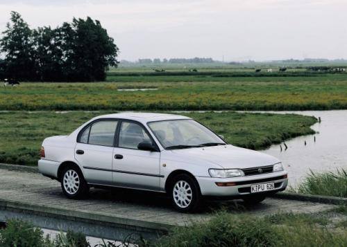 Fot. Toyota: W 1992 r. przyszła kolej na następną generację pojazdu.