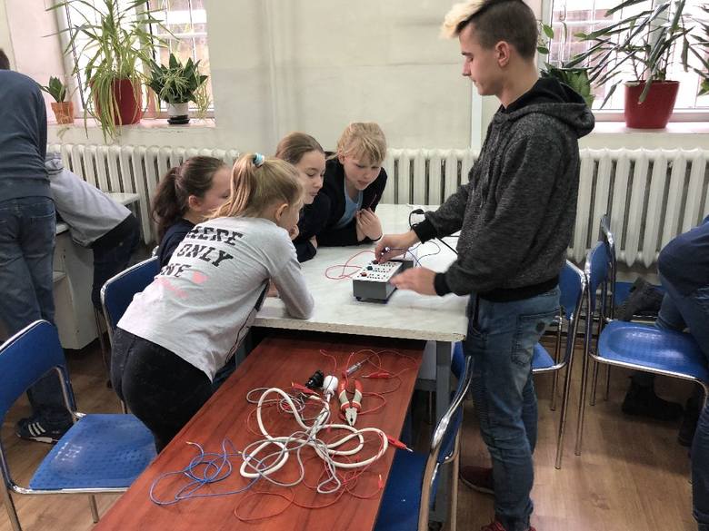Zajęcia mechatroniczne dla uczniów SP nr 1 odbyły się w ZSP nr 1 w Łowiczu [ZDJĘCIA]