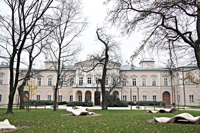 Siedziba Wydziału Politologii UMCS  przy pl. Litewskim 3 w przeszłości była siedzibą możnych rodów