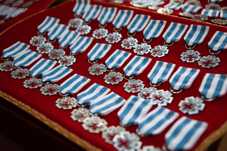 Odznaki dla Honorowych Dawców Krwi rozdane w Urzędzie Wojewódzkim w Rzeszowie.