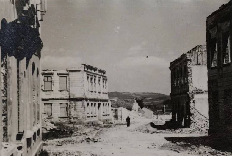 Zniszczona ulica Pijarska w Nowym Sączu - 1945 r.