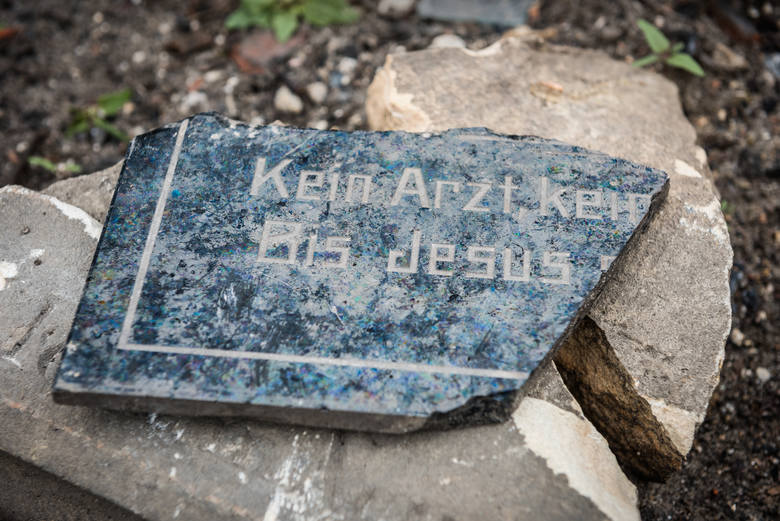 Ślady dawnego poniemieckiego cmentarza pod Tarnawą