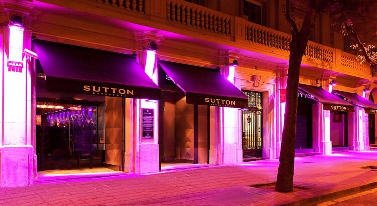 Night club „Sutton” awizowany jest jako jedno z najlepszych miejsc rozrywki w Barcelonie