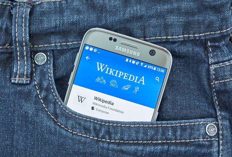 Wikipedia uruchomiona na telefonie komórkowym