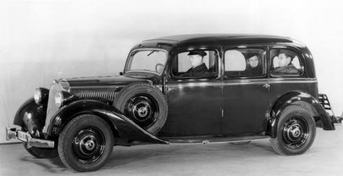 Fot. Mercedes-Benz: Mercedes 260 D z nadwoziem Pullman Limousine miał przedłużony rozstaw osi i mieścił sześć osób. Świetnie nadawał się na taksówkę