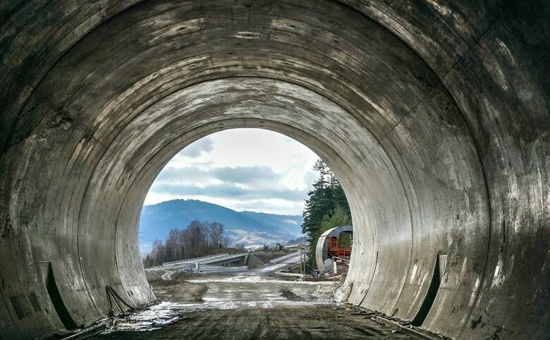 Budowa tuneli na odcinku S1 Przybędza - Milówka zaawansowana jest na 63 proc.