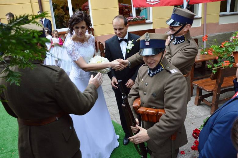 Cóż to był za ślub! Dziesiątak z Łowicza zmienił stan cywilny (Zdjęcia)