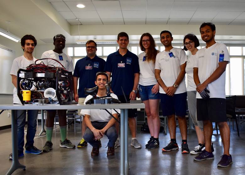 Na konkurs w Long Beach w Kalifornii studenci zbudowali robota podwodnego, który miał  wyznaczone specjalne zadanie do wykonania.
