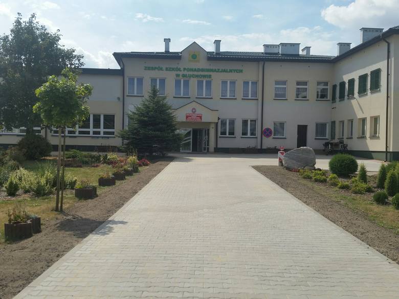 Szkoła Roku<br /> <strong>Zespół Szkół Ponadgimnazjalnych w Głuchowie</strong><br /> 210 głosów