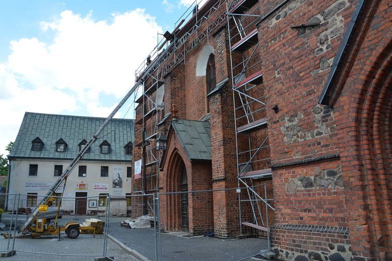 Remont kościoła pw. Podwyższenia Krzyża Świętego w Sulechowie. Podpisanie umowy na dotację modernizacji z urzędu marszałkowskiego 