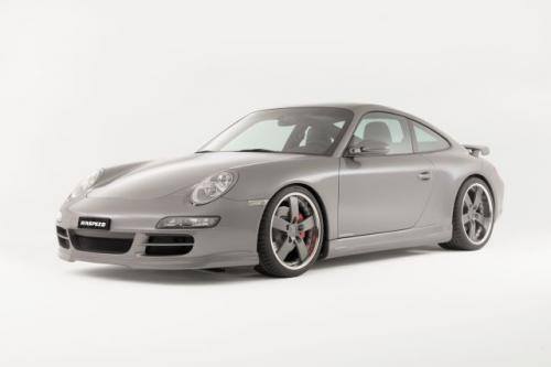 Fot. Rinspeed: Od „zwykłego” Porsche 911 wersja przygotowana przez Rinspeeda odróżnia się dodatkowymi spojlerami.