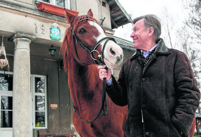 Antoni Dziugieł, współwłaściciel stadniny koni w Albigowej, z Moim Baskiem, praprawnukiem Baska
