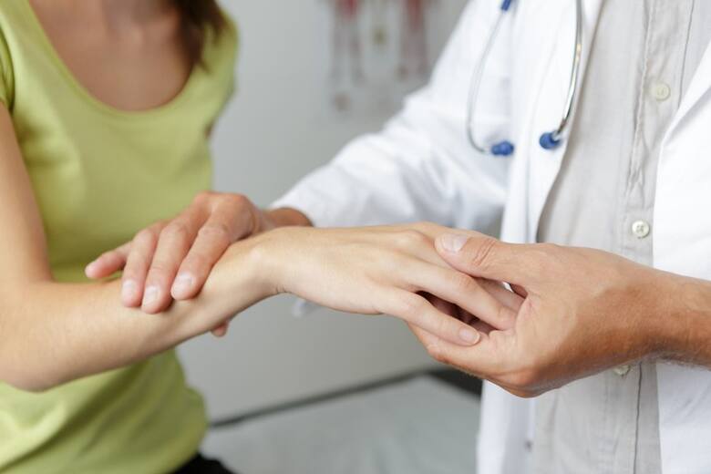 Drętwienie rąk może być objawem wielu chorób