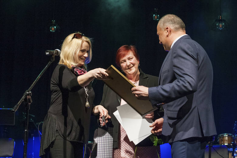 Indywidualną nagrodę odebrała p. Katarzyna Lipińska, która w zeszłym roku wsparła Festiwal Mocnych Brzmień.